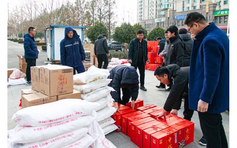 關(guān)懷暖人心 歡樂(lè)迎新年｜天華實(shí)業(yè)集團(tuán)為全體員工發(fā)放春節(jié)福利