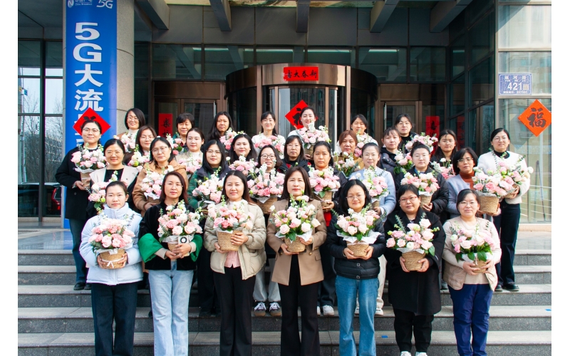 巾幗展芳華 花香悅生活丨天華實(shí)業(yè)集團(tuán)舉辦&ldquo;三八&rdquo;女神節(jié)創(chuàng)意插花活動(dòng)